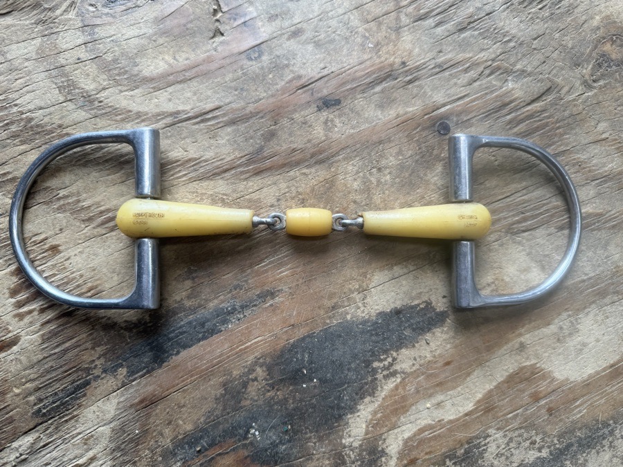 6” D ring happy mouth bit