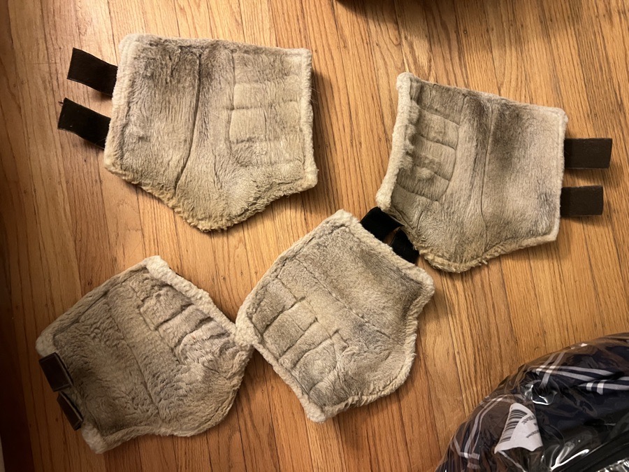 Set of 4 fleece boots
