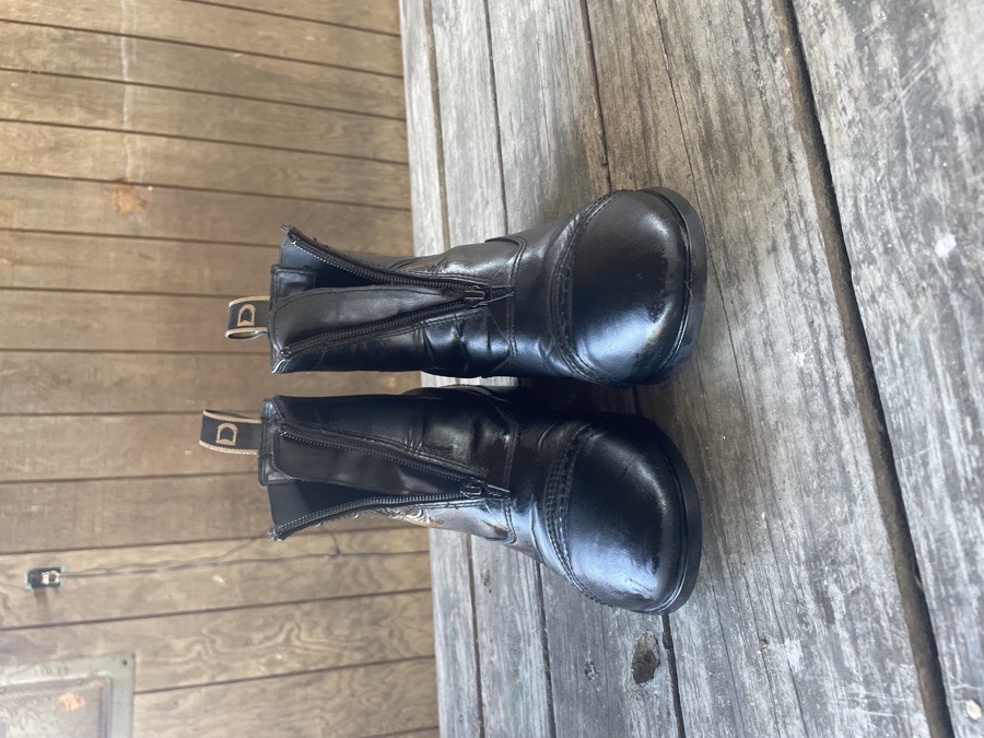 Ladies size 7.5 Dublin paddock boots