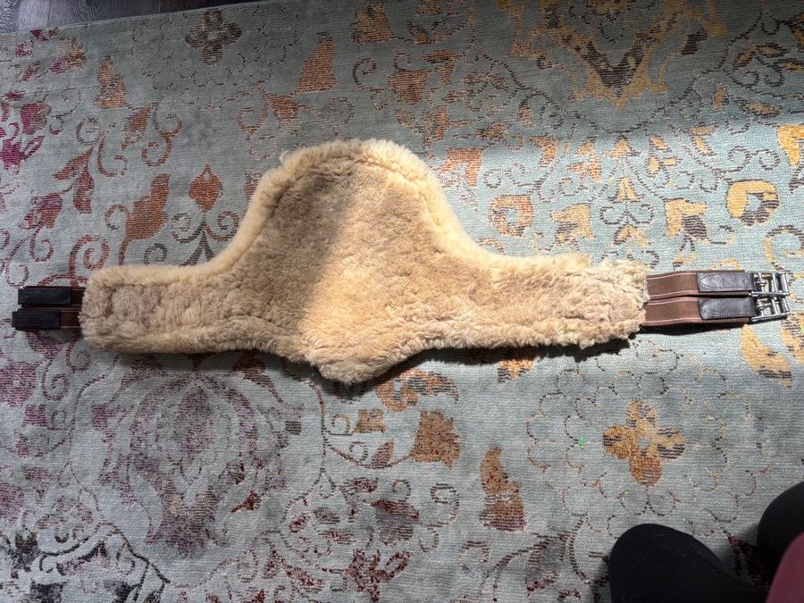 Bridals And Reins fluffy belly girth size 48in