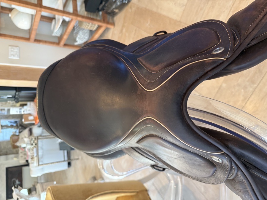 2021 CWD Mademoiselle 2Gs 17” Jumping Saddle-Medium Tree C2L Flaps Pro Panels