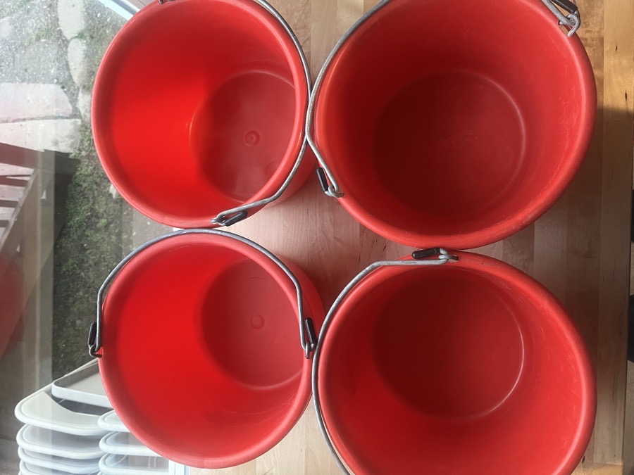 4 Matching Little Giant 8 Qt Buckets