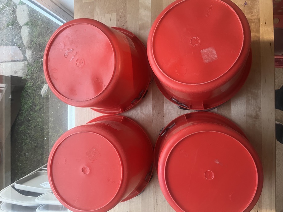 4 Matching Little Giant 8 Qt Buckets