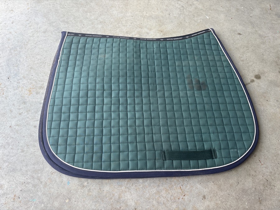 DS contour piped mesh spine all-purpose saddle pad