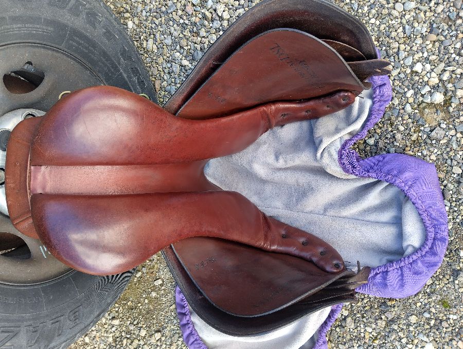 17" M Crosby Equilibrium Jump Saddle