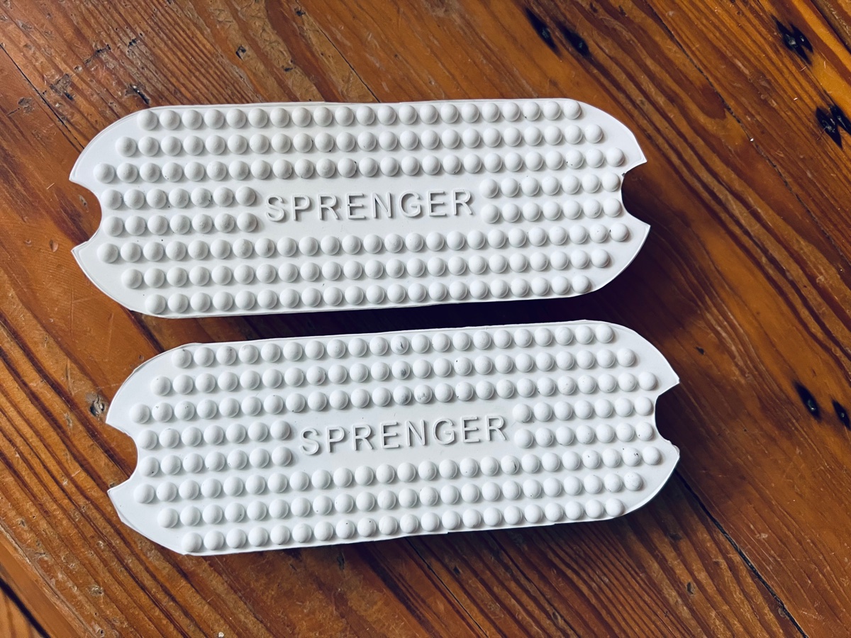 Herm Springer stirrup pads (white, 4-3/4)