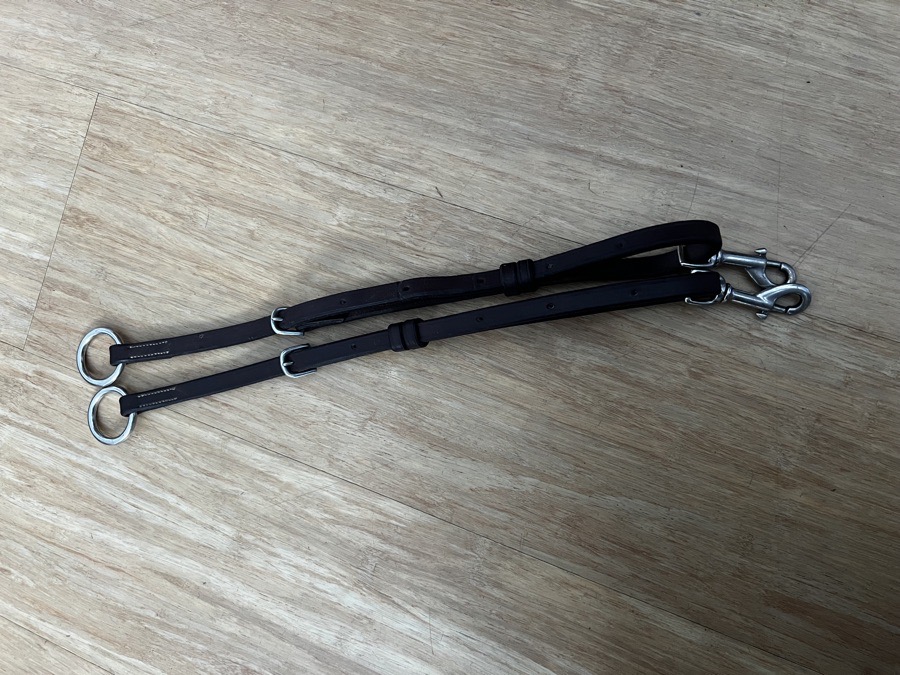 Running martingale attachment