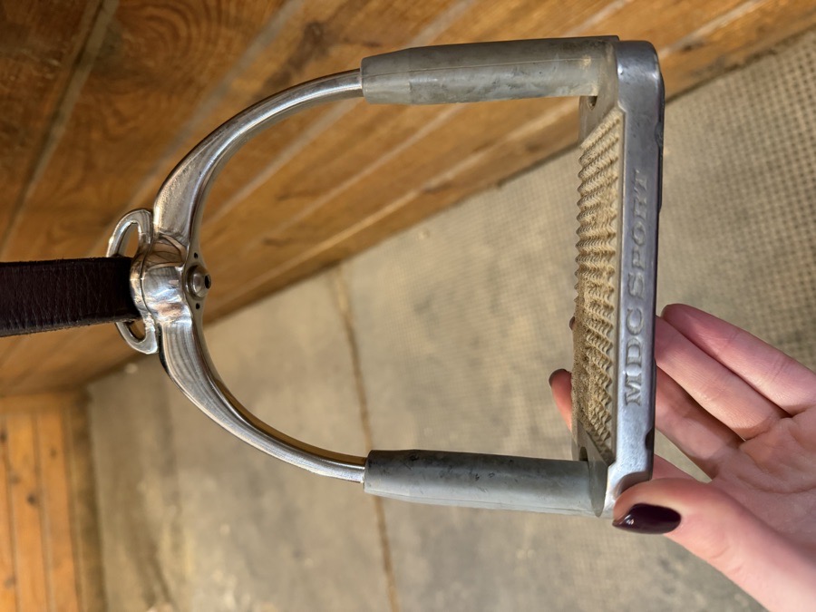 ⭐ MDC Sport Stirrups + Stirrup Leathers – Comfortable Setup