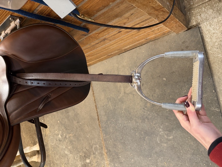 ⭐ MDC Sport Stirrups + Stirrup Leathers – Comfortable Setup