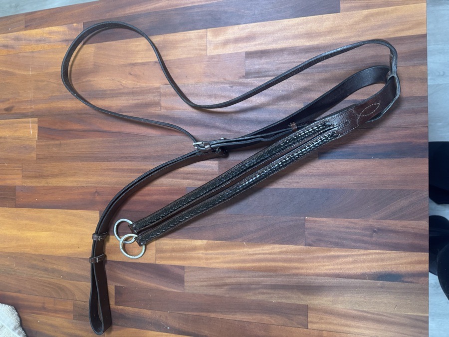 Running martengail with braided detailing