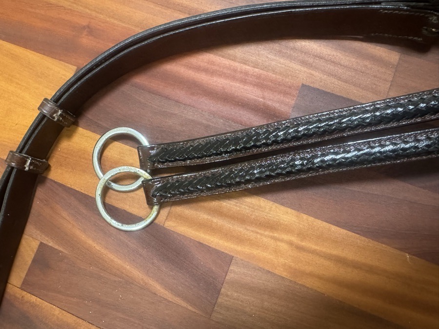 Running martengail with braided detailing