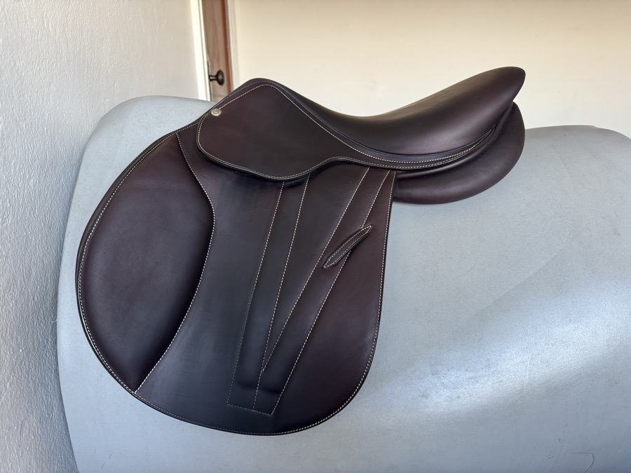 17.5β 2022 Butet Premium Saddle - Cachou - MINT!