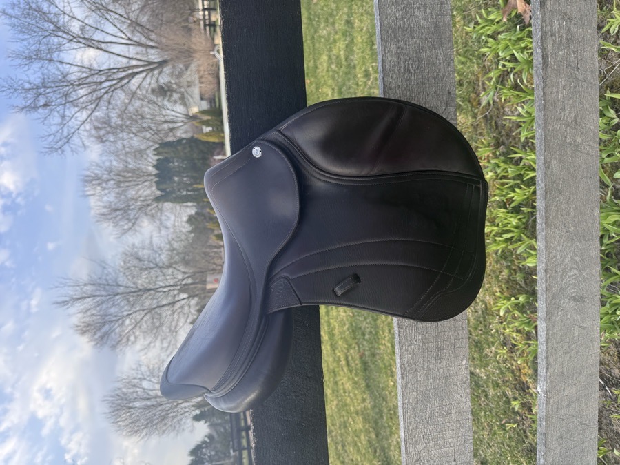 16” CWD Mademoiselle Hunter saddle