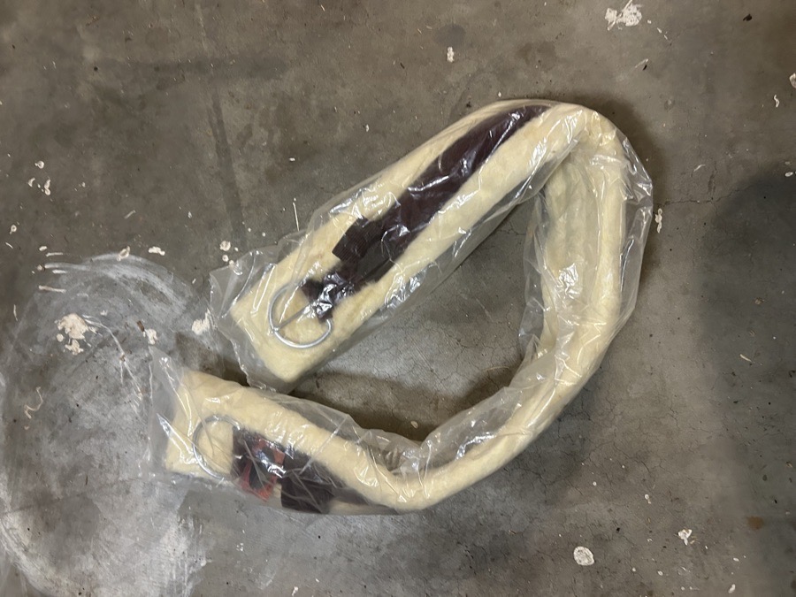 Fleece thoroughbred girth