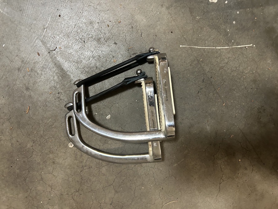 Korsteel steel hunter stirrups