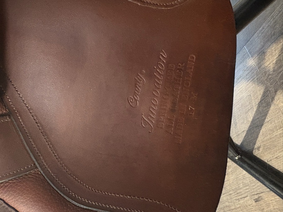 2009 County Innovation Jump Saddle — 17M — Spring Tree —