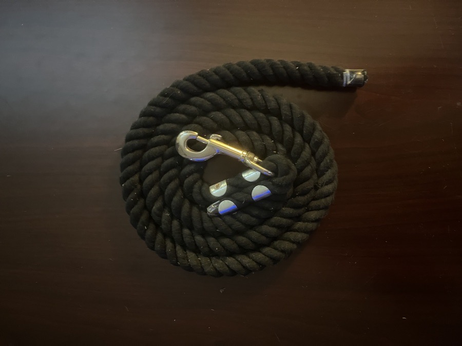 Black lead rope