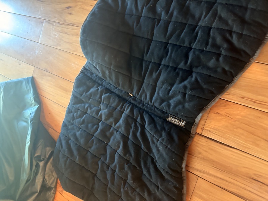 Reversible Black and grey saddle pad