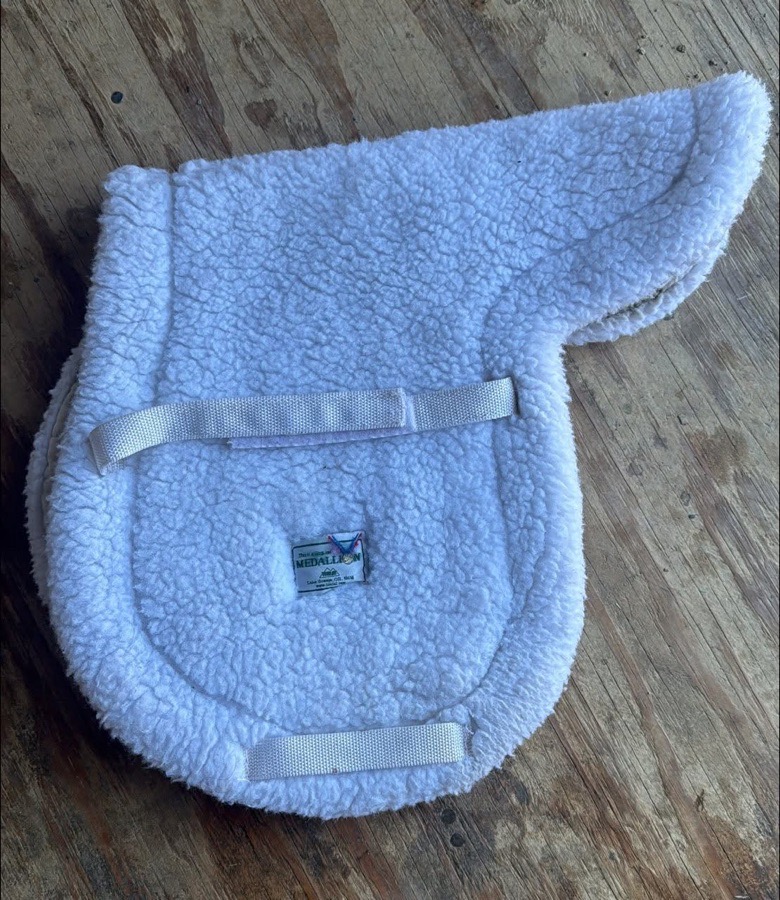 Medallion white fitted pad