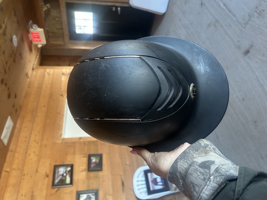 Wide brim Avance One K Helmet with rose gold detailing