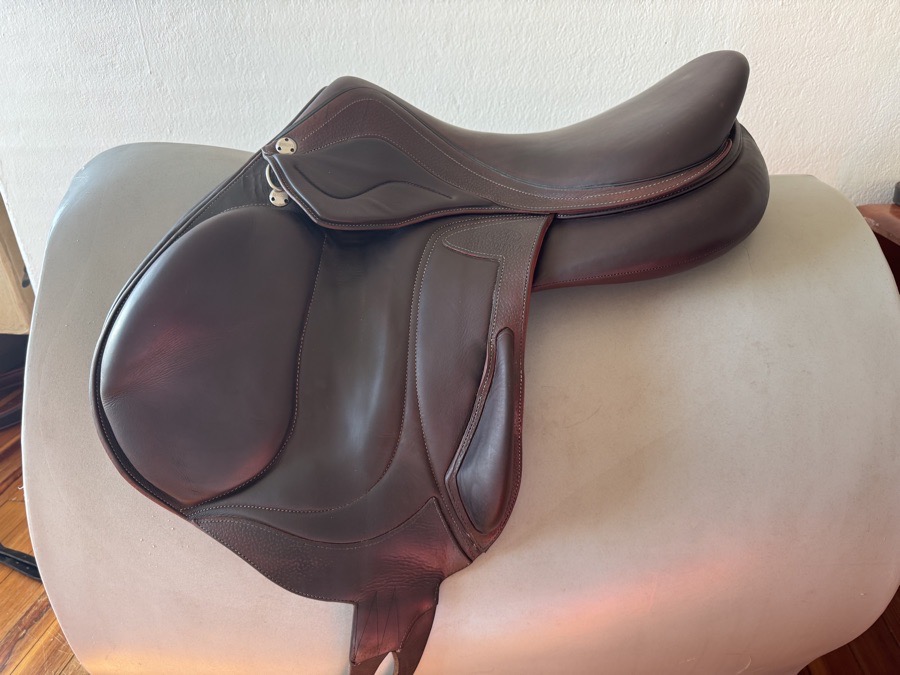 17.5” Devoucoux Chiberta Lab Monoflap Saddle - 2A - Full Buffalo - D3D