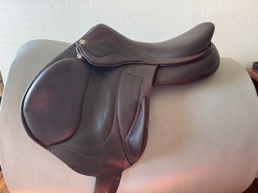 17.5” Devoucoux Chiberta Lab Monoflap Saddle - 2A - Full Buffalo - D3D