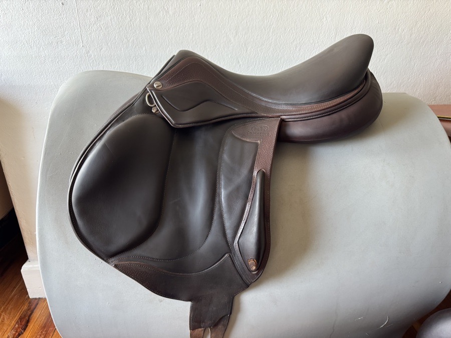 17.5” 2016 Devoucoux Chiberta Lab Monoflap Saddle - 2AA - Full Buffalo
