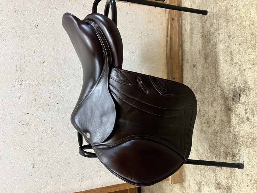 CWD SE02 Saddle – 17” 2L Flap – Full Calfskin