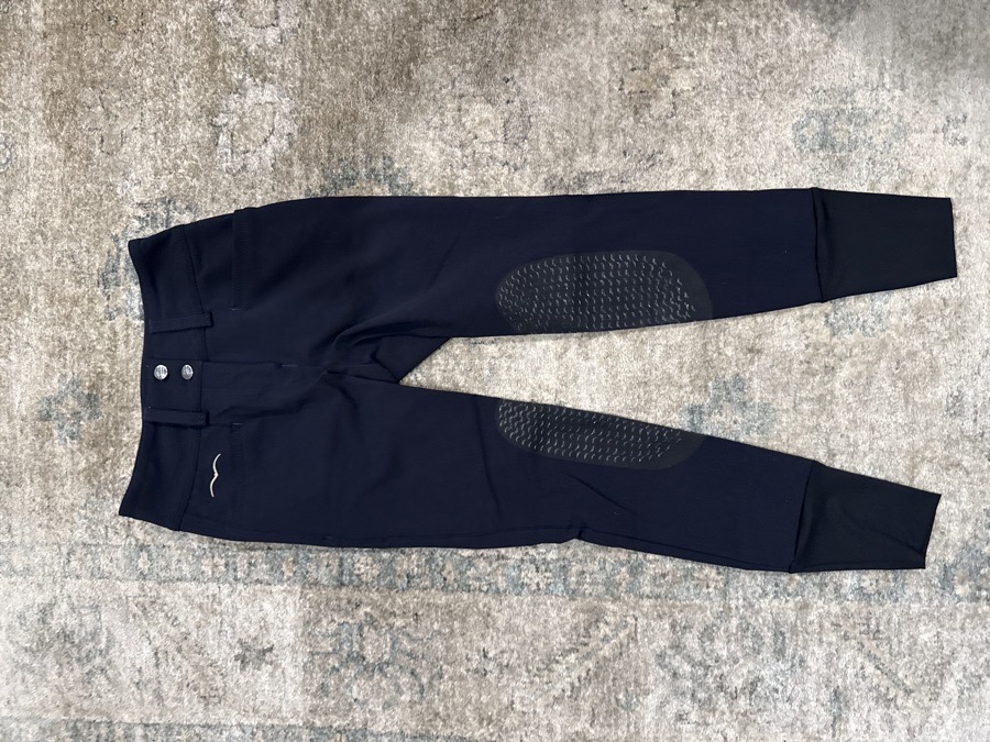 Women’s Size 38 Animo Navy Breaches