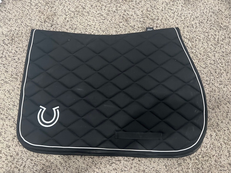 Fit Eq Black Saddle pad