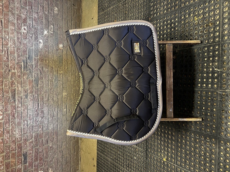 Brown Equestrian Stockholm Jump Pad