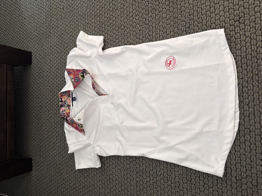 Size Small Essex classic short sleeve show shirt