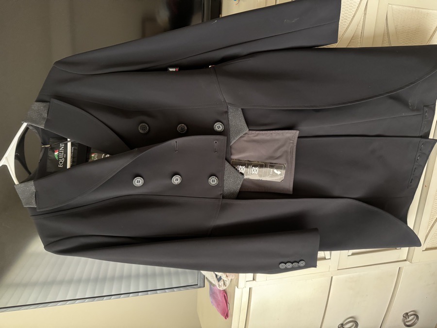 Equiline tail coat