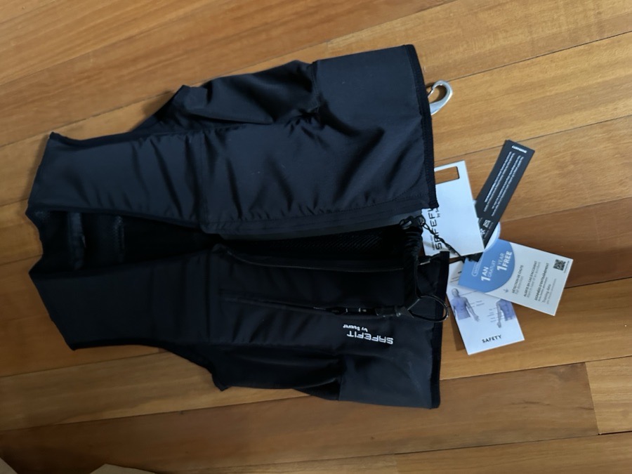 Brand New (NEVER WORN) Seaver SafeFit Airbag Vest XXS