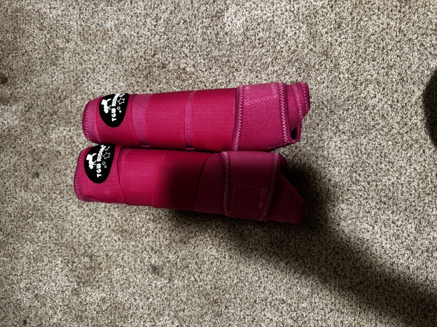 🩷Pink sport boots never worn🩷