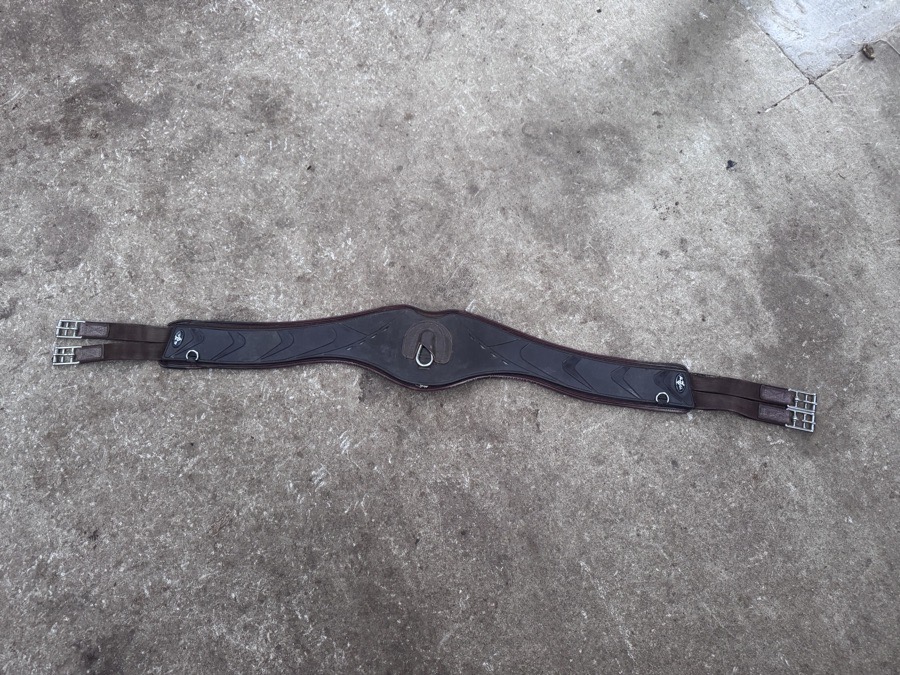 Pro Choice VenTECH contoured jump girth size 54