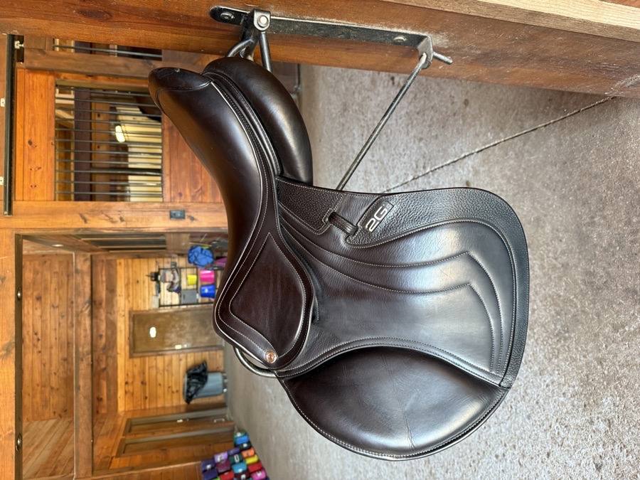 Black 2022 17.5” CWD 2Gs Saddle