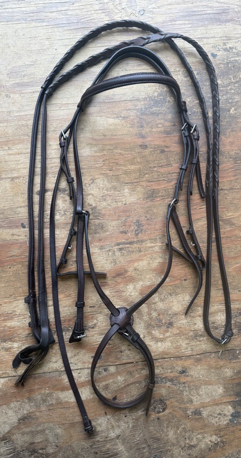 Horse sized figure 8 bridle and reins