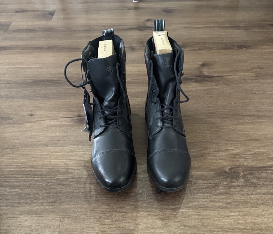 NWT Ariat Women's Black Lace Up Heri V tage IV Paddock Boot. Size 10