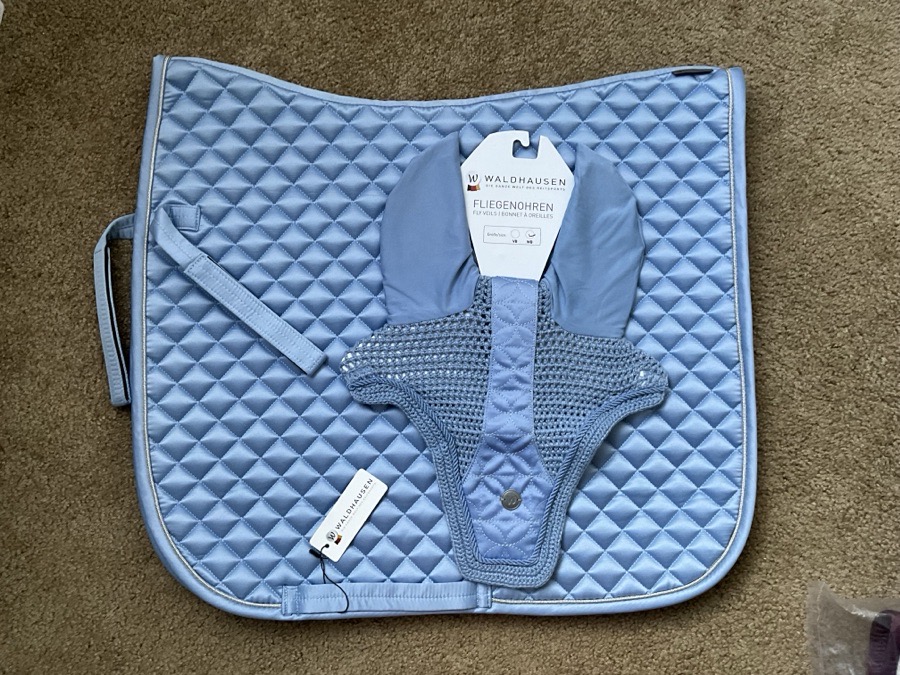 Waldhausen Felix Glam Dressage saddle Pad and Full Size Bonnet Set Pastel Blue