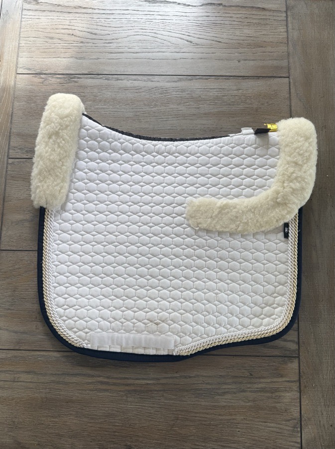 Mattes Saddlepad with Genuine Sheepskin