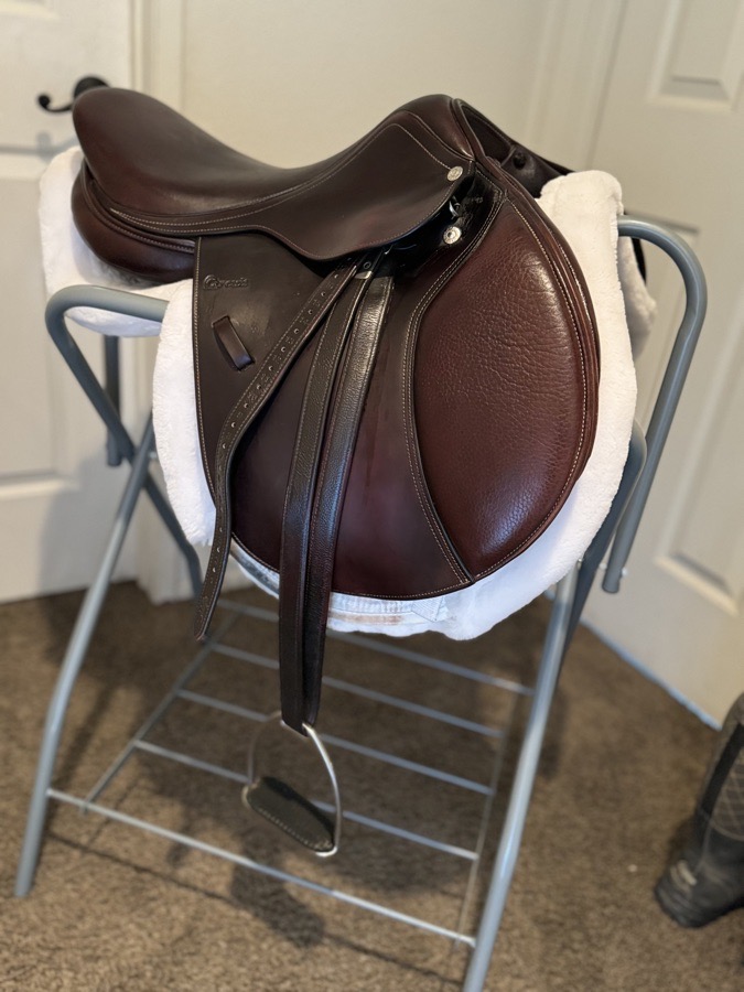 Dover circuit saddle