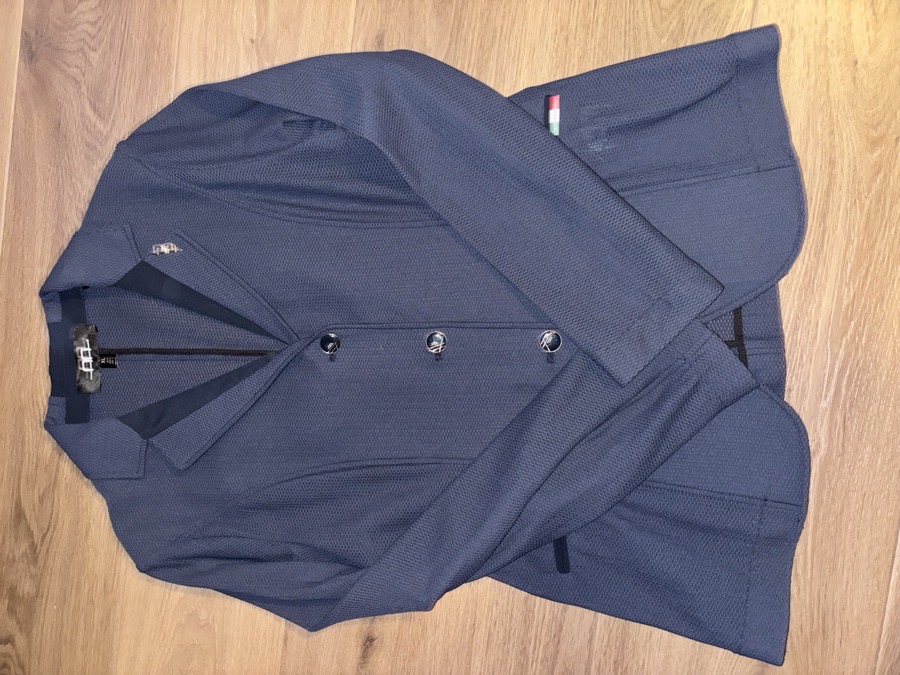 AA Platinum Motion Lite Show Coat