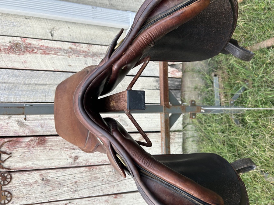 16 in PINNACLE SADDLE