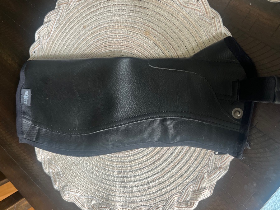 Saxon Equileather™ Half Chaps