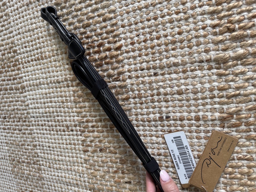 NWT Dy’on DC 1/2" Rubber Reins (Black, Cob)