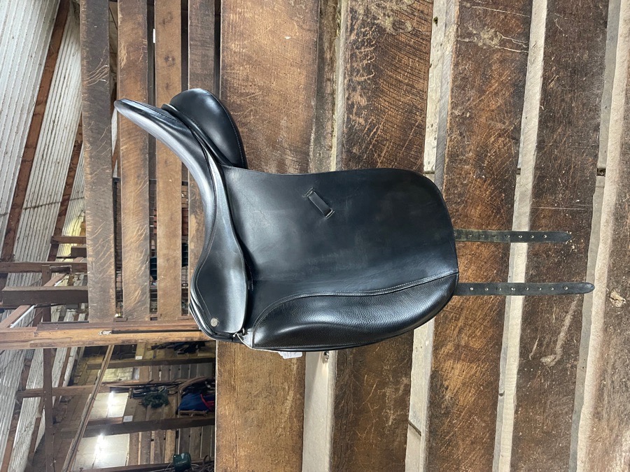 Thornhill Klasse dressage saddle