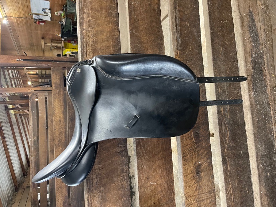 Thornhill Klasse dressage saddle