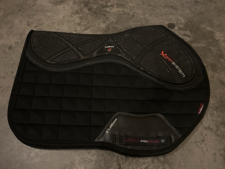 LeMiuex black saddlepad