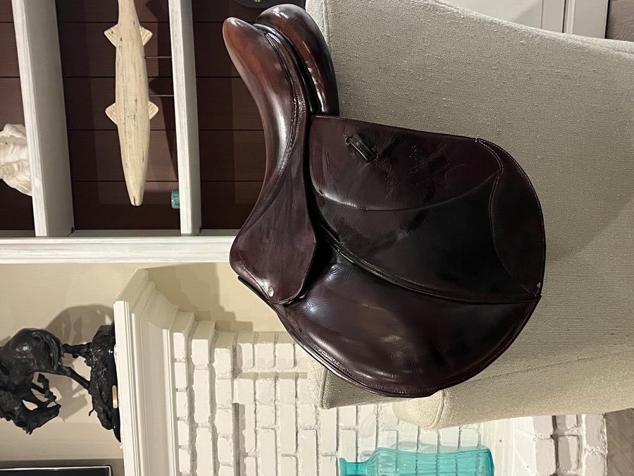 Voltaire Palm Beach saddle, 16.5” 2A Pro Panels, full buffalo